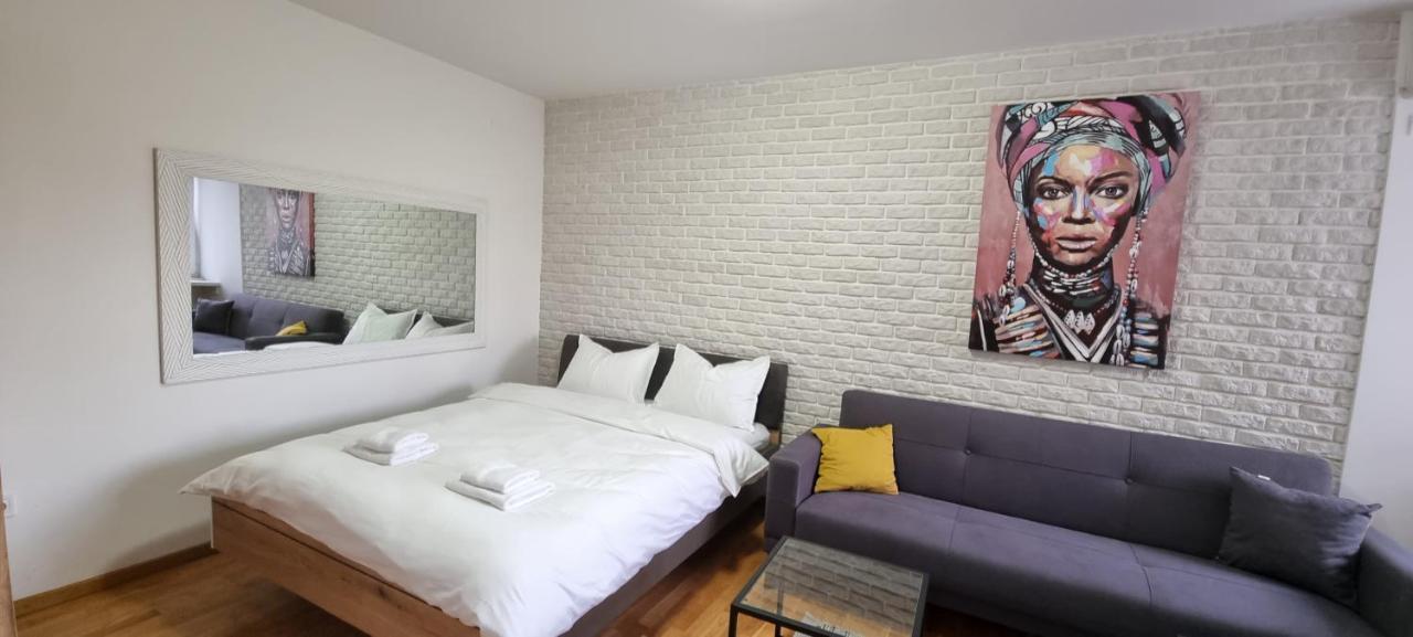 Grove II Apartment = Strict City Centre Novi Sad Exteriör bild